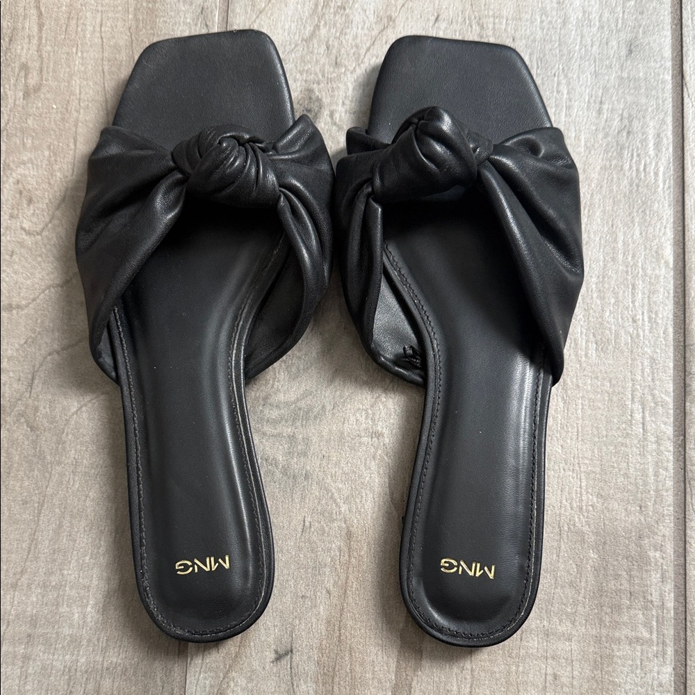 Mango Elegant Black Knotted Sandals